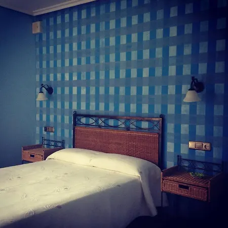 Rural La Lluriga מלון